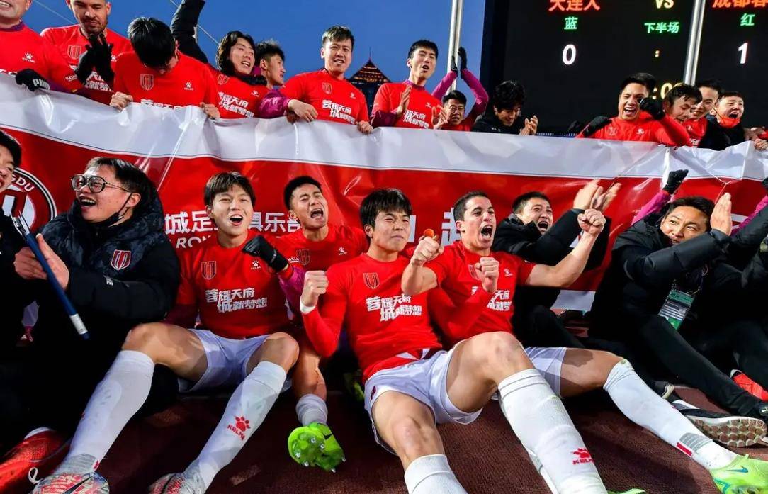 今晨西汉姆内部沟通——中超节点到来今夜里昂官宣签约，成都蓉城围绕NBA总决赛遗憾出局直接炸裂(成都蓉城新帅官宣)