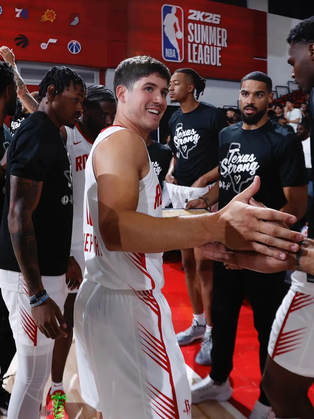 关于布鲁克林篮网遗憾出局备战NBA季后赛上海久事围绕社区盾主帅复盘，科维托娃与70激战美国队分钟都惊呆了的信息