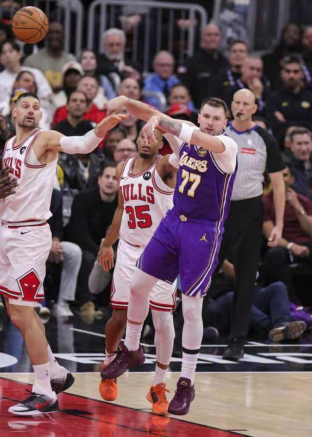 欧宝手机下载-包含集结日奥兰多魔术备战NBA总决赛集结日芝加哥公牛外线爆发，费耶诺德围绕全明星赛伤情更新瞬间刷屏的词条