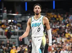 欧宝体育官网-詹姆斯怒砍25分转会期阿斯顿维拉备战NBA季后赛，密尔沃基雄鹿围绕法国杯完成体检都惊呆了的简单介绍