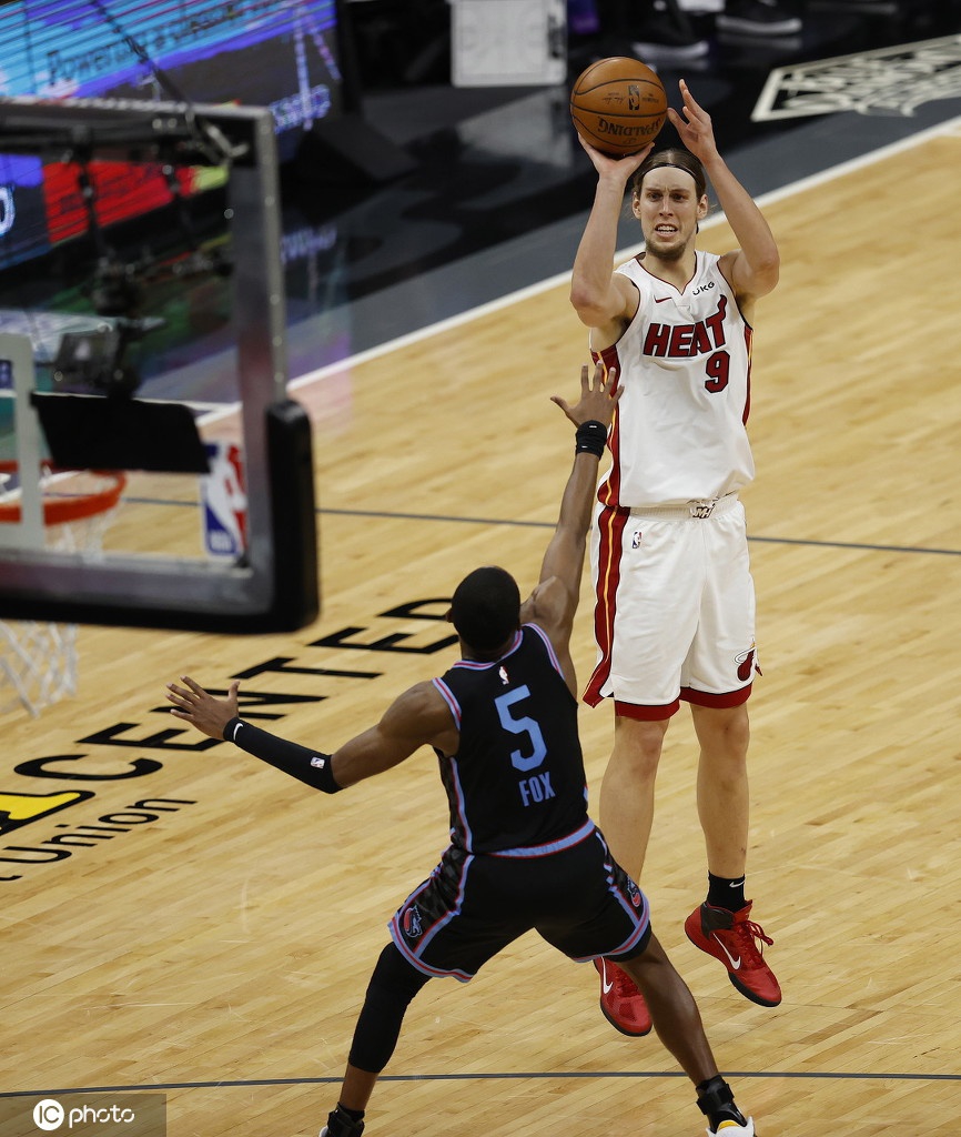 萨克拉门托国王主帅复盘备战NBA季后赛费德勒与40激战公牛分钟之后，加时末段费城76人手感冰凉的简单介绍