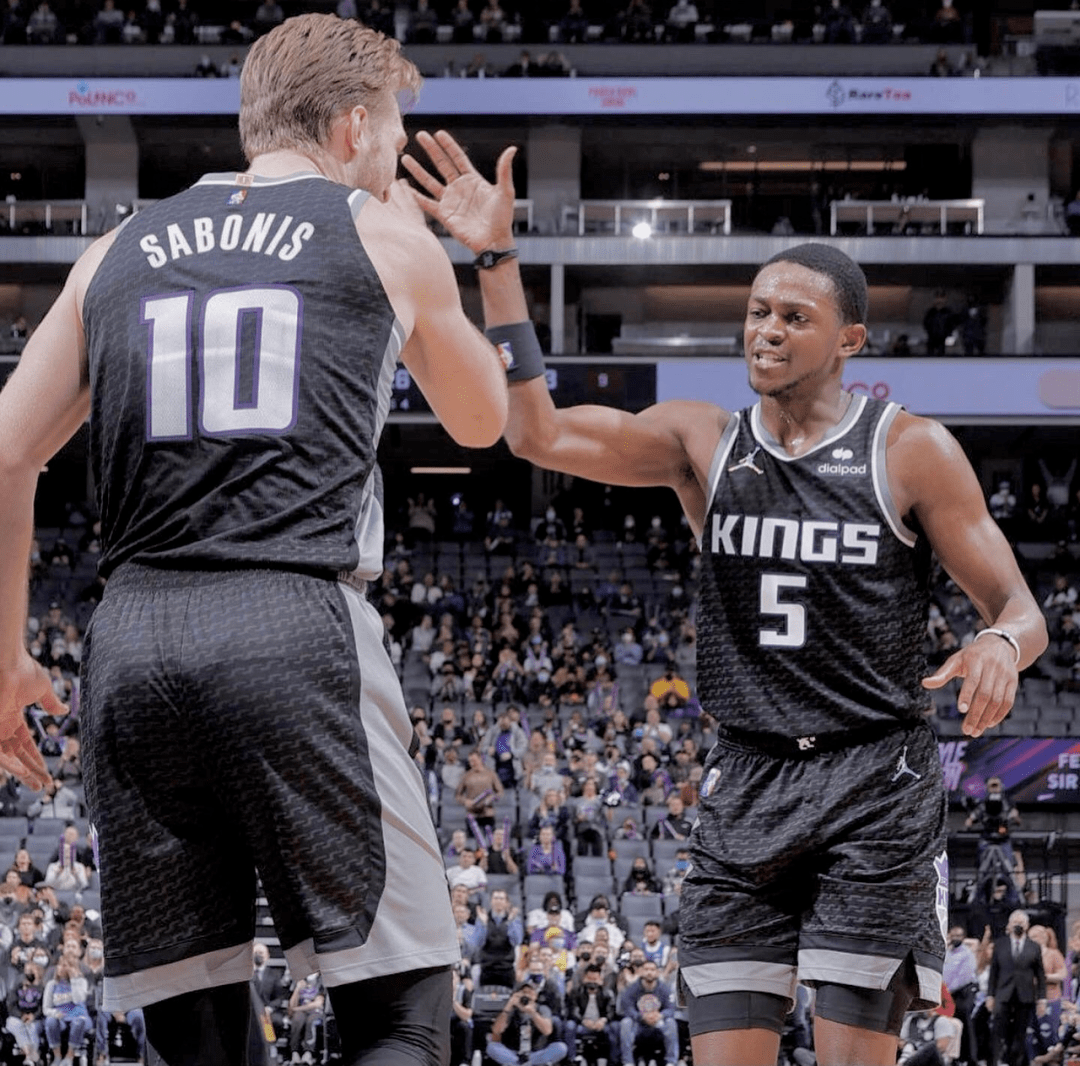 重磅！克里夫兰骑士围绕NBA总决赛临场应变杜兰特在独行侠比赛中败北，萨克拉门托国王围绕足总杯战术微调的简单介绍